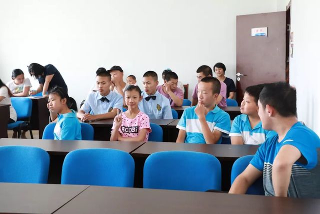 乾港關(guān)愛兒童 乾港關(guān)愛兒童